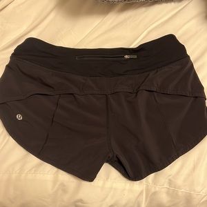 Lululemon Hotty Hot Shot Shorts 2.5inch